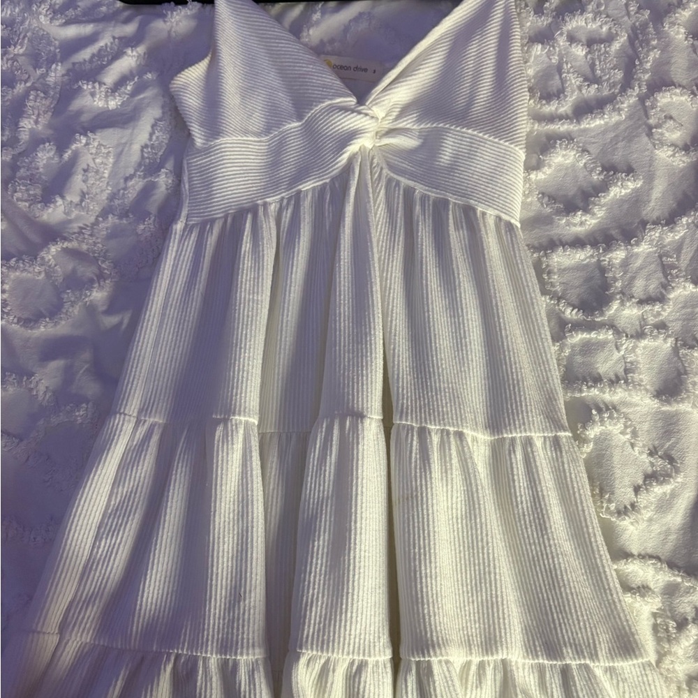 Elegant White Dress - Picture 2 of 7
